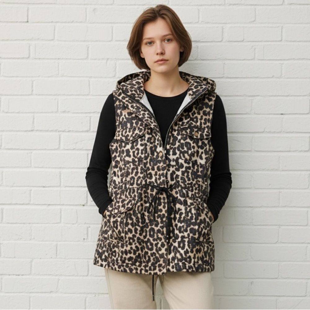 NWT Women’s 2 piece Leopard Animal Print Vest with Long Sleeve Tee - Small